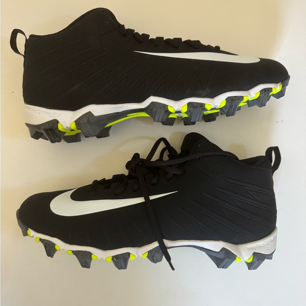 Nike Mens Alpha Menace Shark Football Cleats NEW!!
